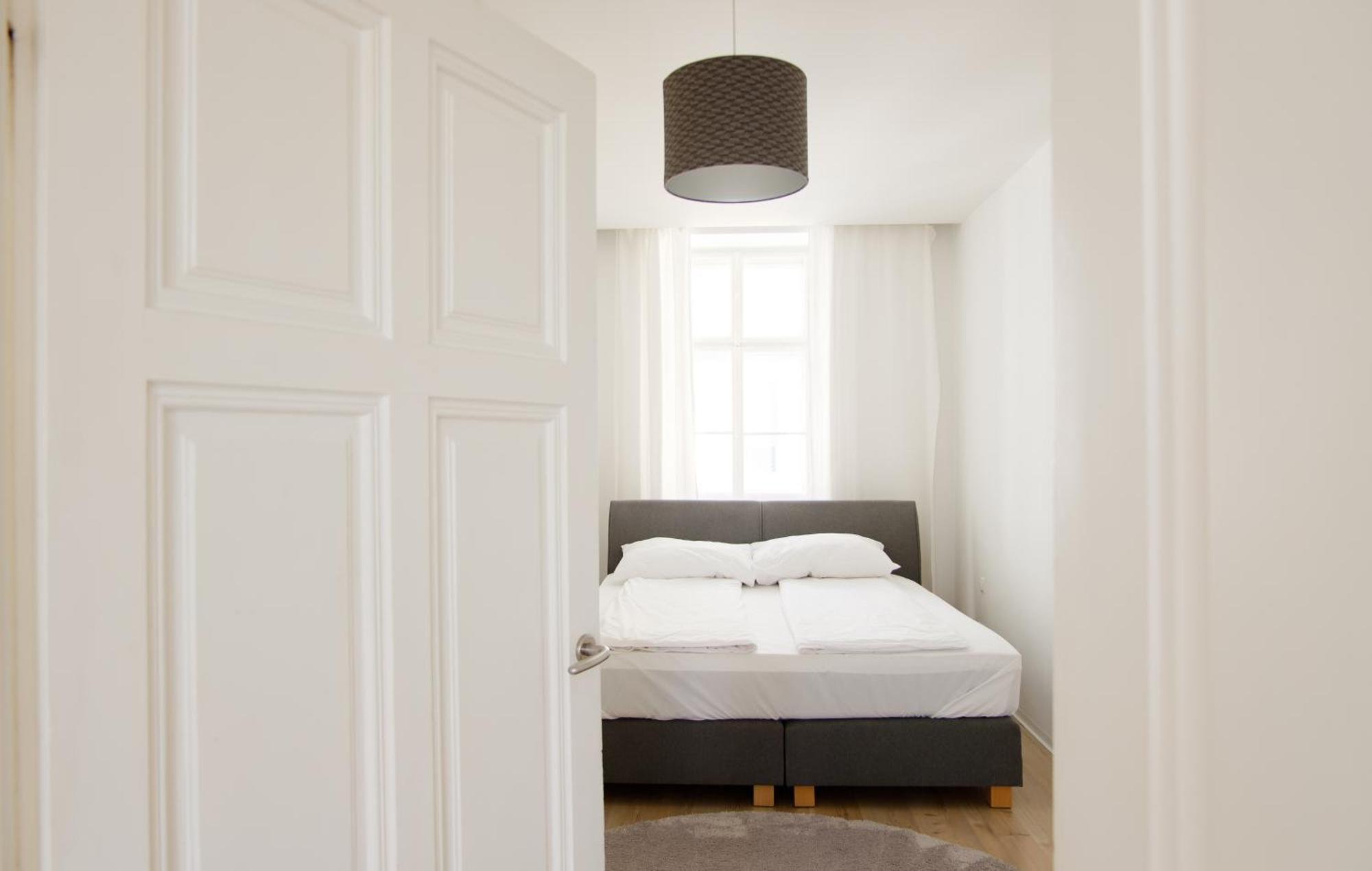 Minimalistic Near Naschmarkt Apartment *